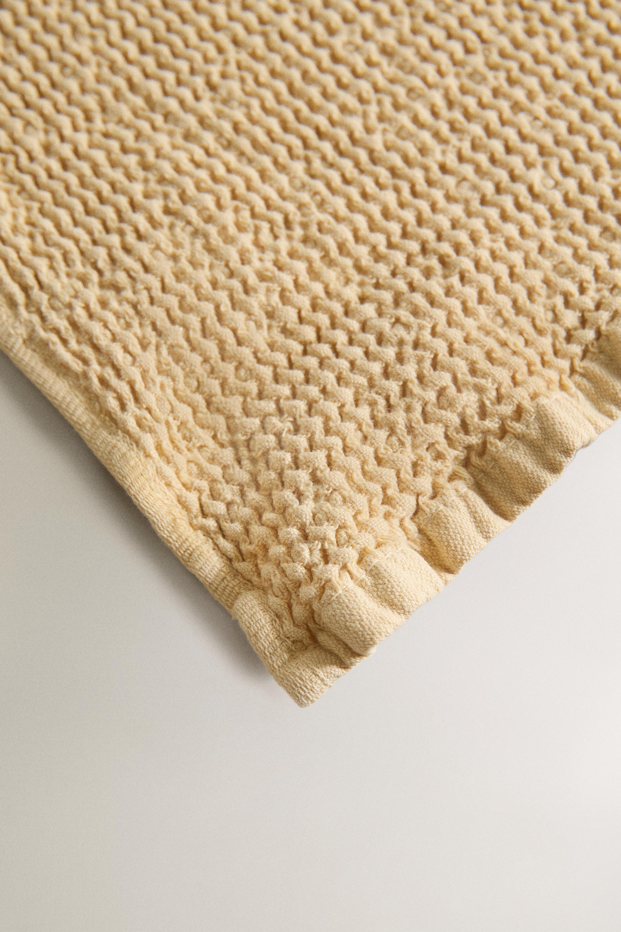 WAFFLE-KNIT TEXTURED BATH TOWEL